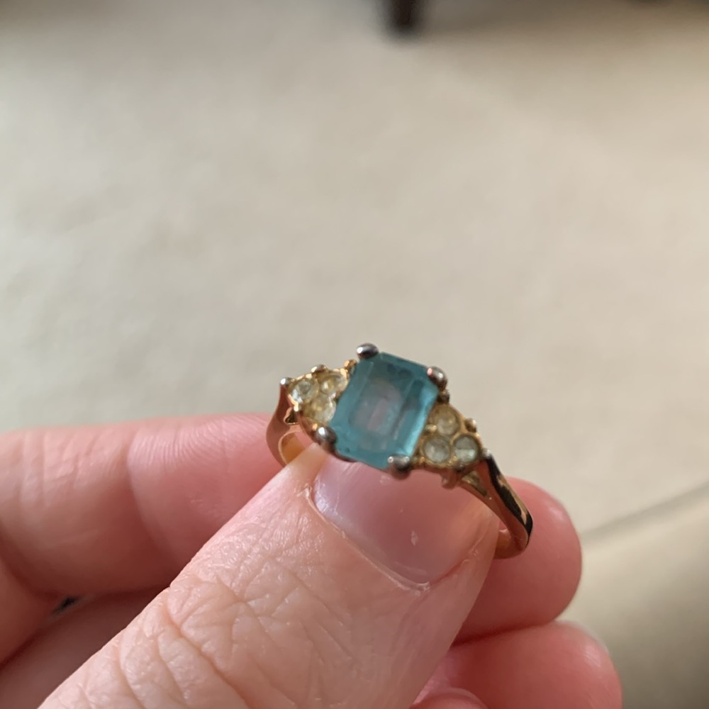 Elegant Blue and Gold Women's Ring